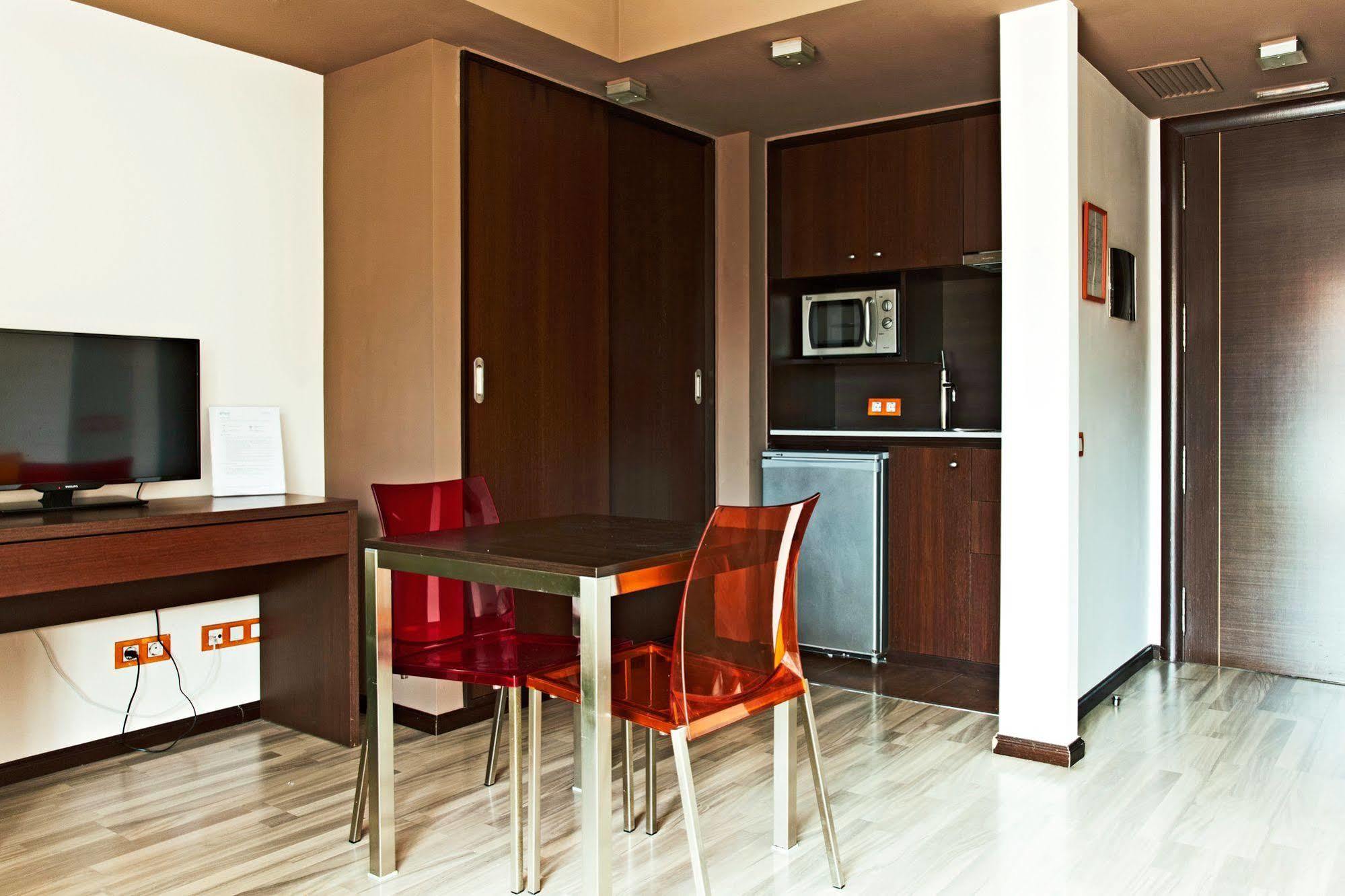 Apartmán Ginosi Basics Centric Apartel Castelldefels Exteriér fotografie