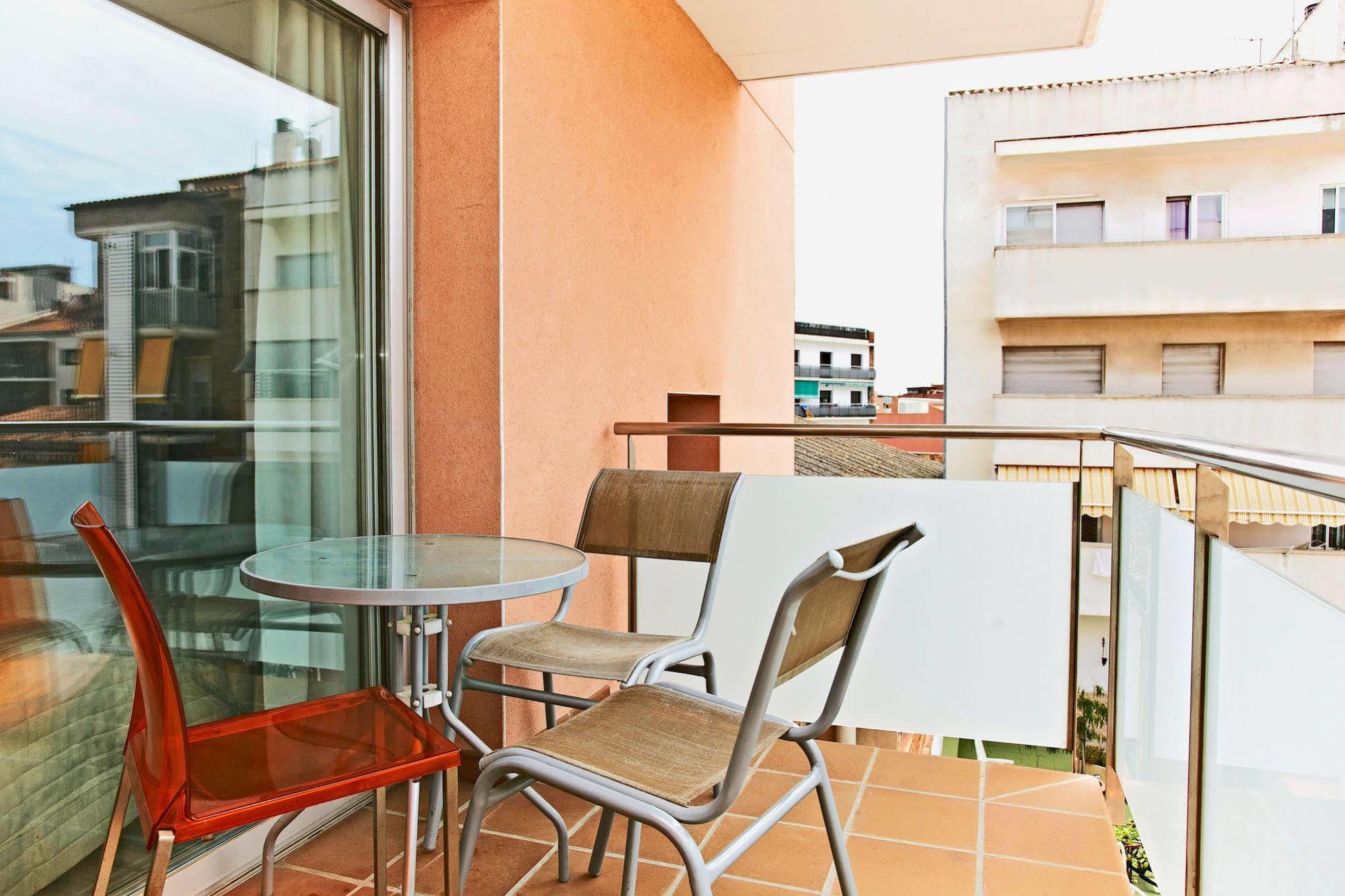 Apartmán Ginosi Basics Centric Apartel Castelldefels Exteriér fotografie